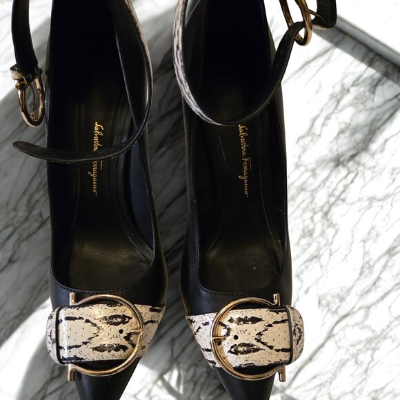 Salvatore Ferragamo Black Leather Pumps with Snakeskin Buckle – Size 7.5 C - Picture 1 of 9